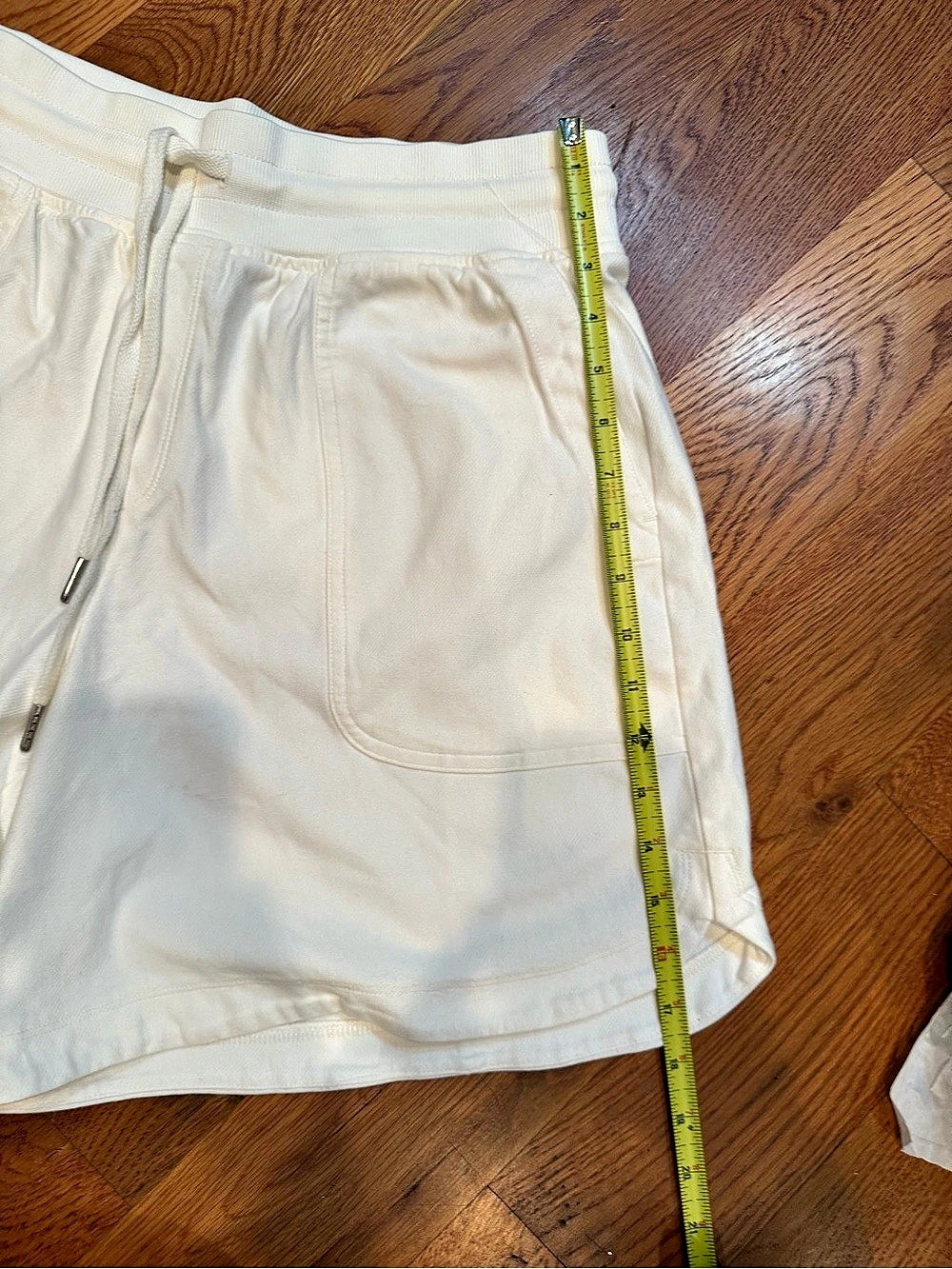 Athleta Farallon Midi Short
Color: Magnolia White size Medium - Picture 3 of 8